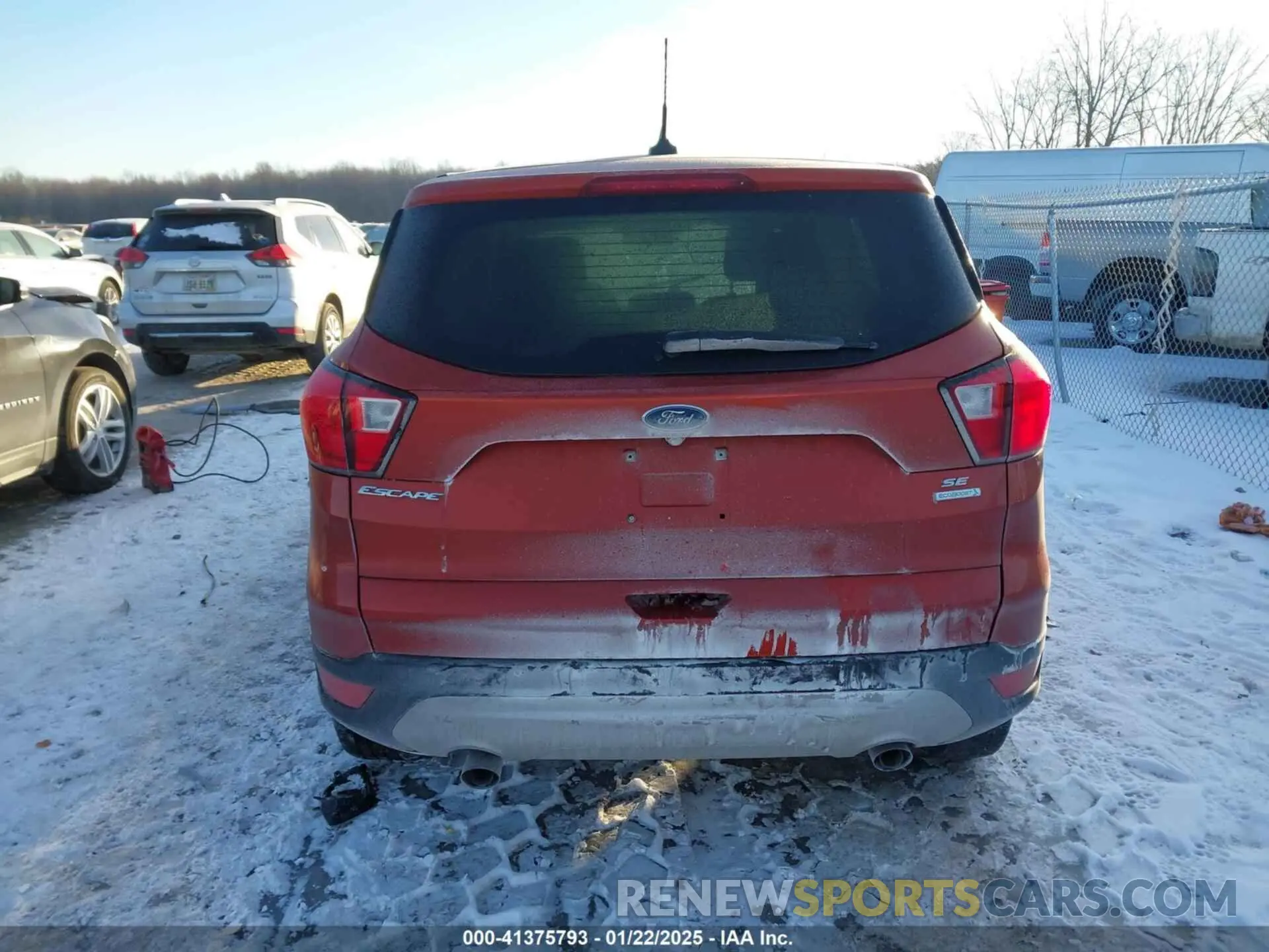 17 Photograph of a damaged car 1FMCU0GD5KUB23228 FORD ESCAPE 2019