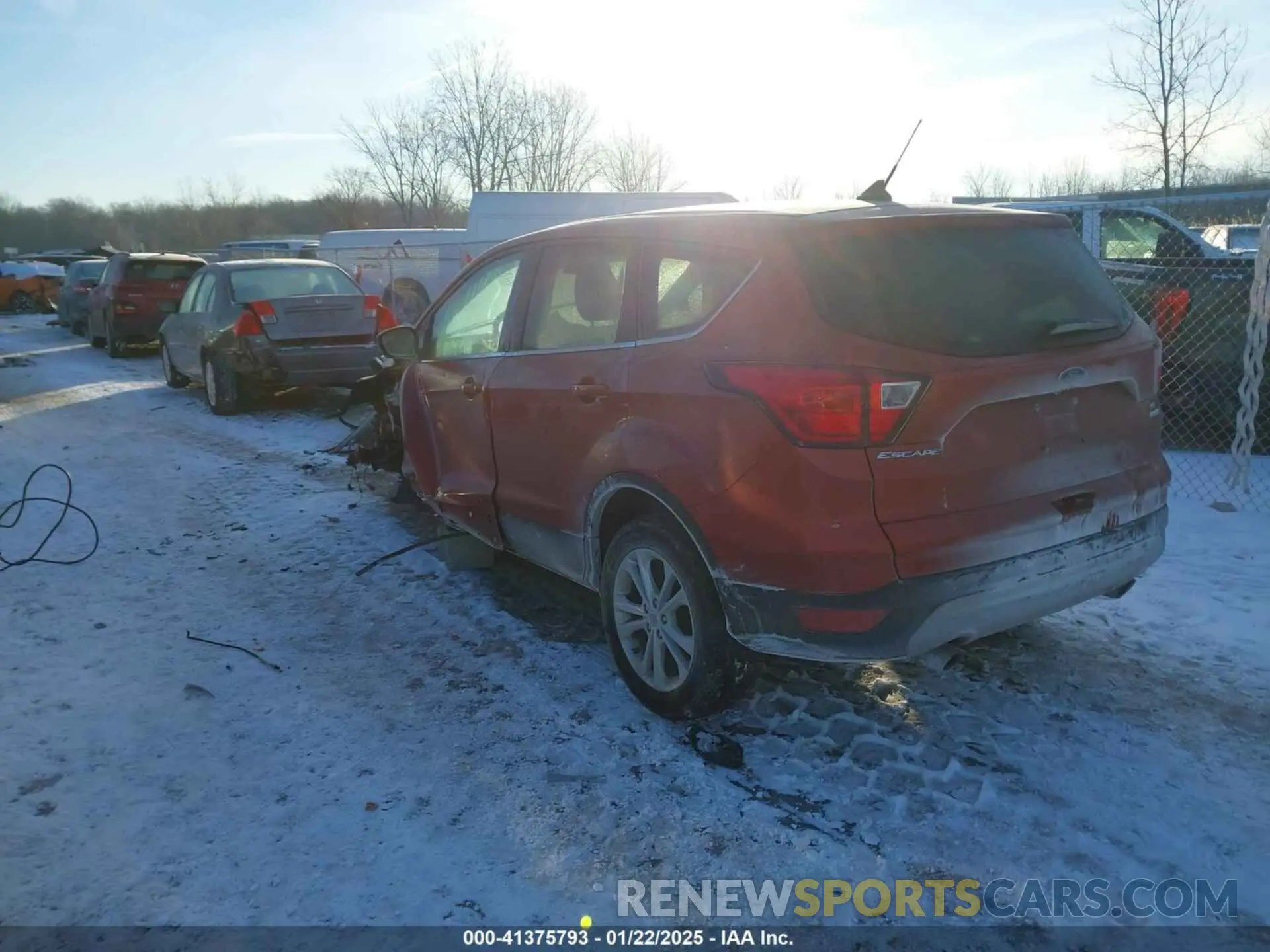 3 Photograph of a damaged car 1FMCU0GD5KUB23228 FORD ESCAPE 2019