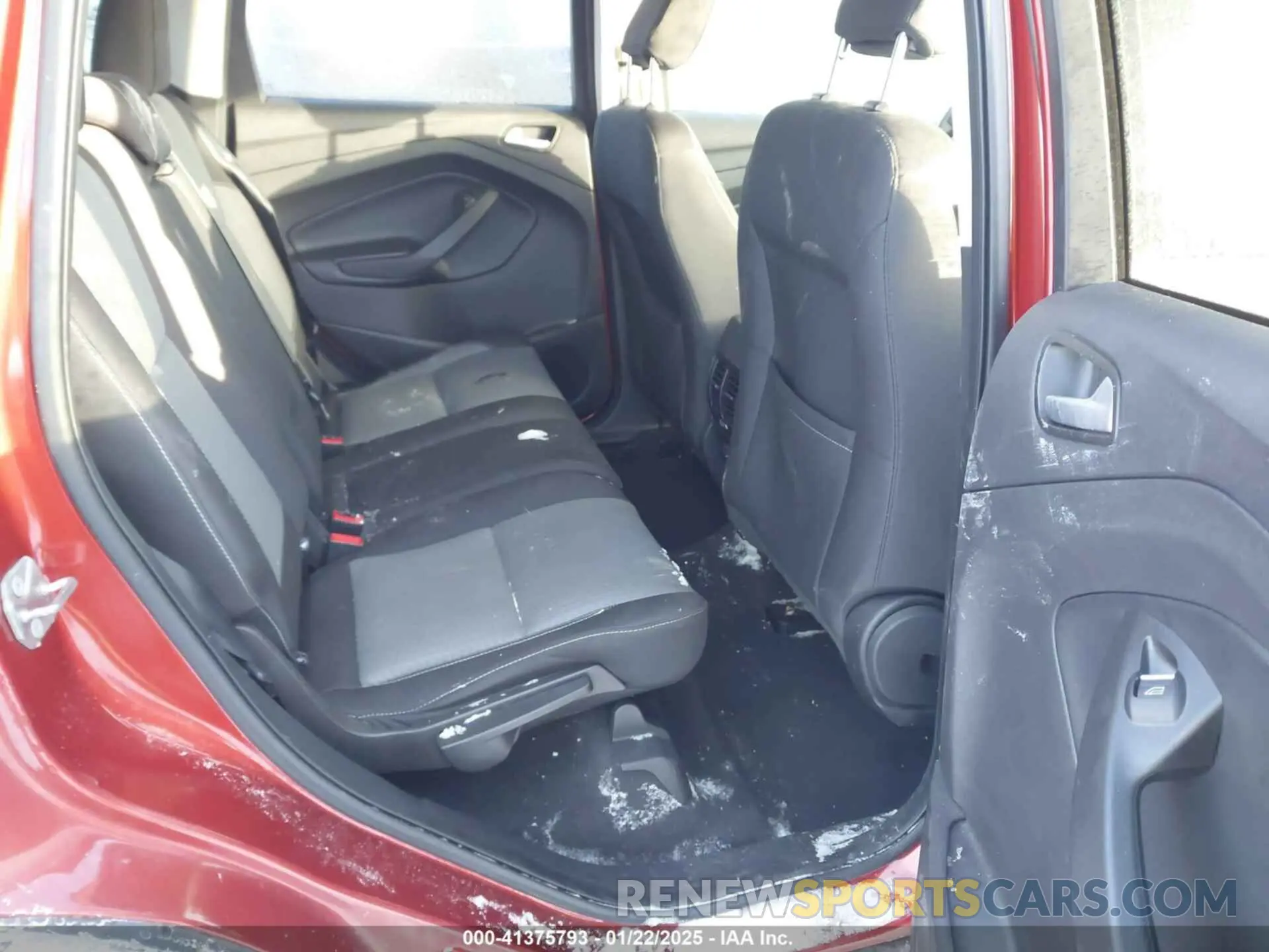 8 Photograph of a damaged car 1FMCU0GD5KUB23228 FORD ESCAPE 2019