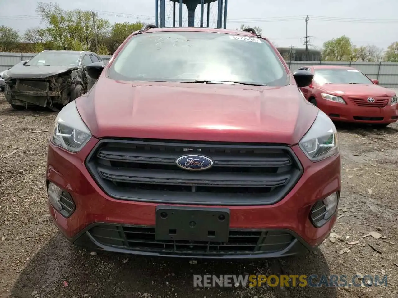 5 Photograph of a damaged car 1FMCU0GD5KUB24167 FORD ESCAPE 2019