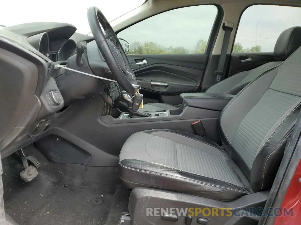 7 Photograph of a damaged car 1FMCU0GD5KUB24167 FORD ESCAPE 2019