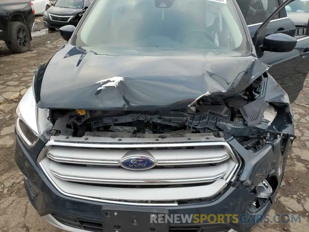 13 Photograph of a damaged car 1FMCU0GD5KUB55466 FORD ESCAPE 2019