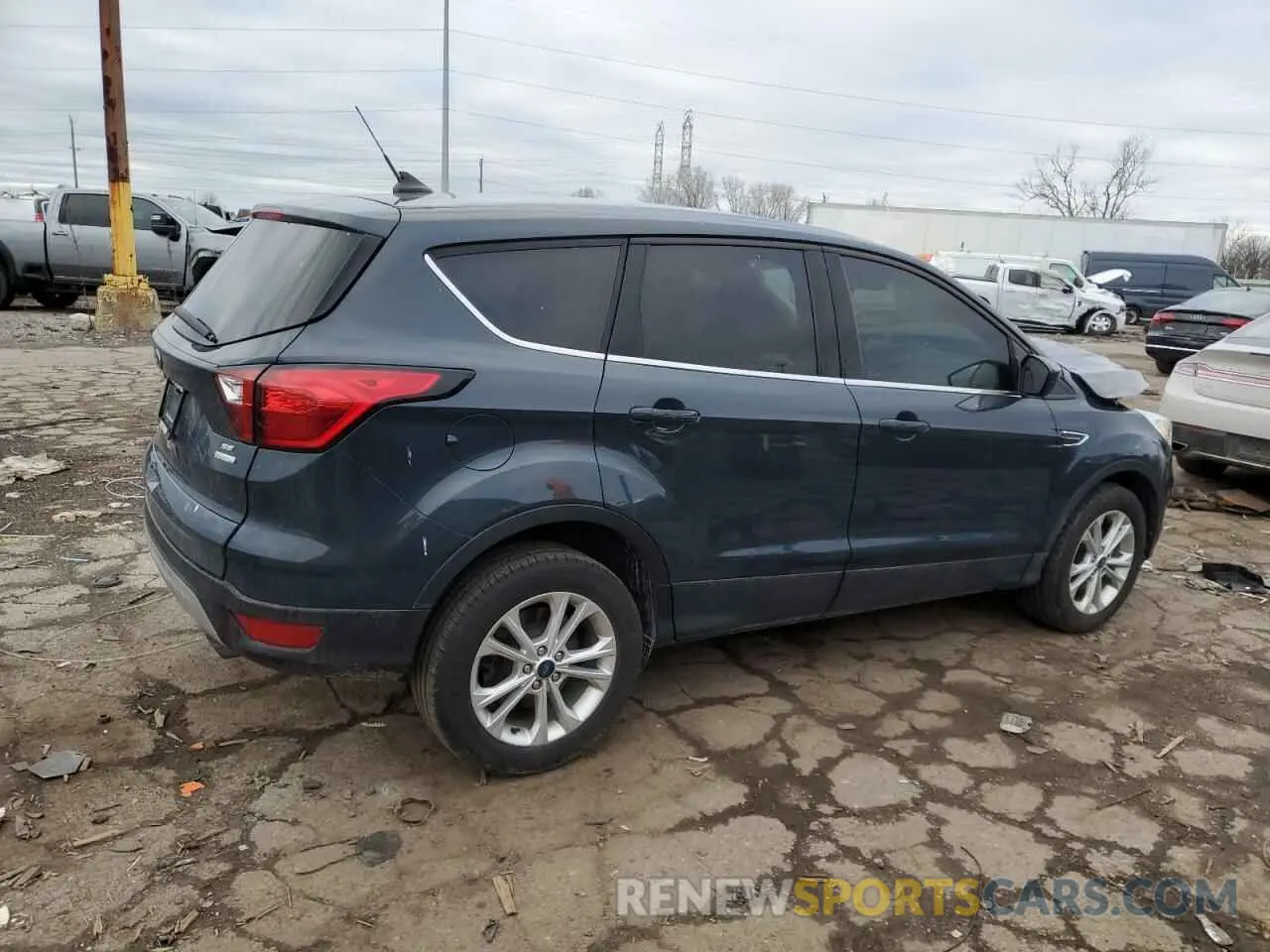 3 Photograph of a damaged car 1FMCU0GD5KUB55466 FORD ESCAPE 2019