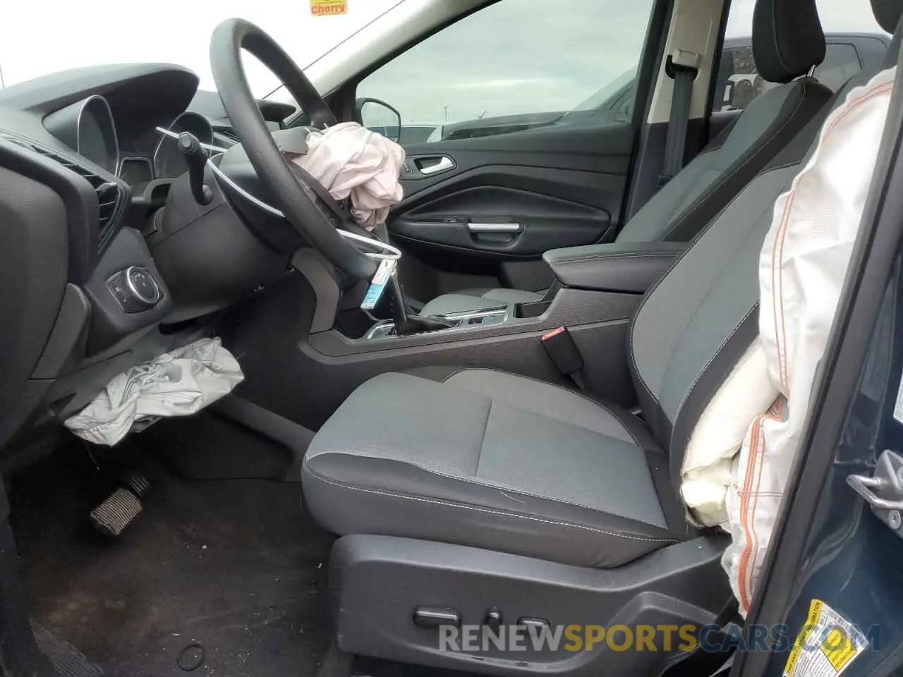 7 Photograph of a damaged car 1FMCU0GD5KUB55466 FORD ESCAPE 2019