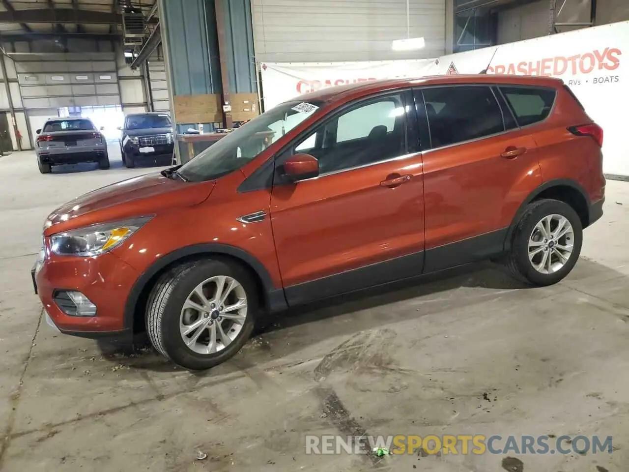 1 Photograph of a damaged car 1FMCU0GD5KUB97667 FORD ESCAPE 2019