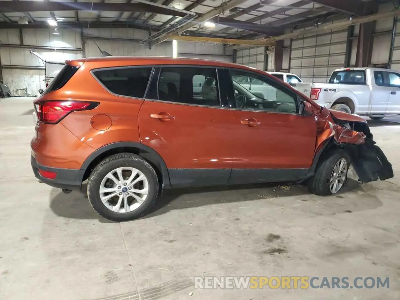 3 Photograph of a damaged car 1FMCU0GD5KUB97667 FORD ESCAPE 2019