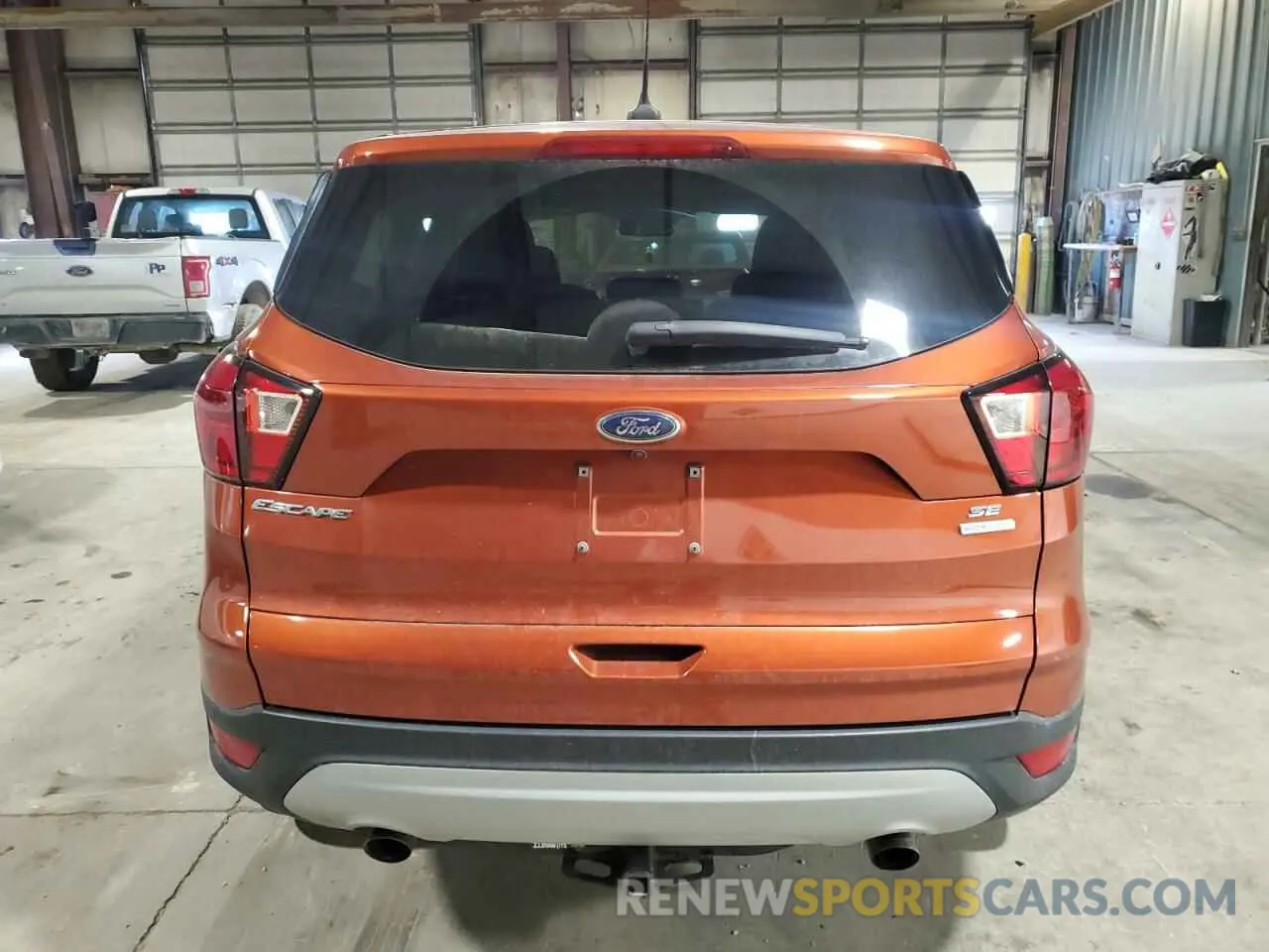 6 Photograph of a damaged car 1FMCU0GD5KUB97667 FORD ESCAPE 2019
