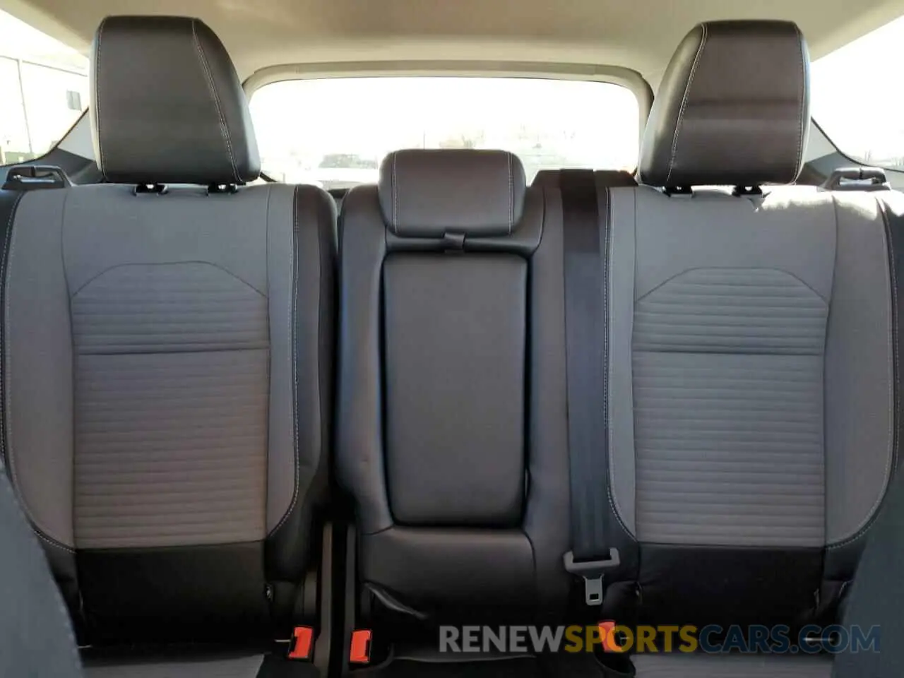 10 Photograph of a damaged car 1FMCU0GD5KUC02303 FORD ESCAPE 2019