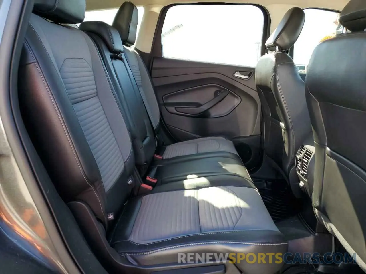 11 Photograph of a damaged car 1FMCU0GD5KUC02303 FORD ESCAPE 2019