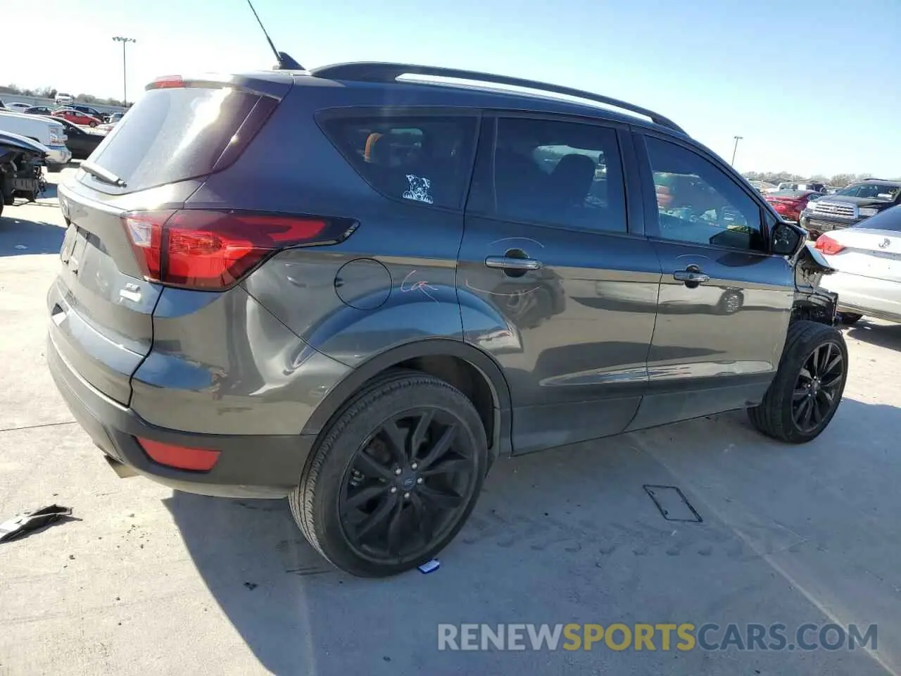 3 Photograph of a damaged car 1FMCU0GD5KUC02303 FORD ESCAPE 2019