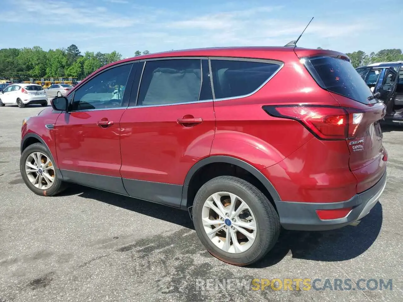 2 Photograph of a damaged car 1FMCU0GD5KUC19442 FORD ESCAPE 2019
