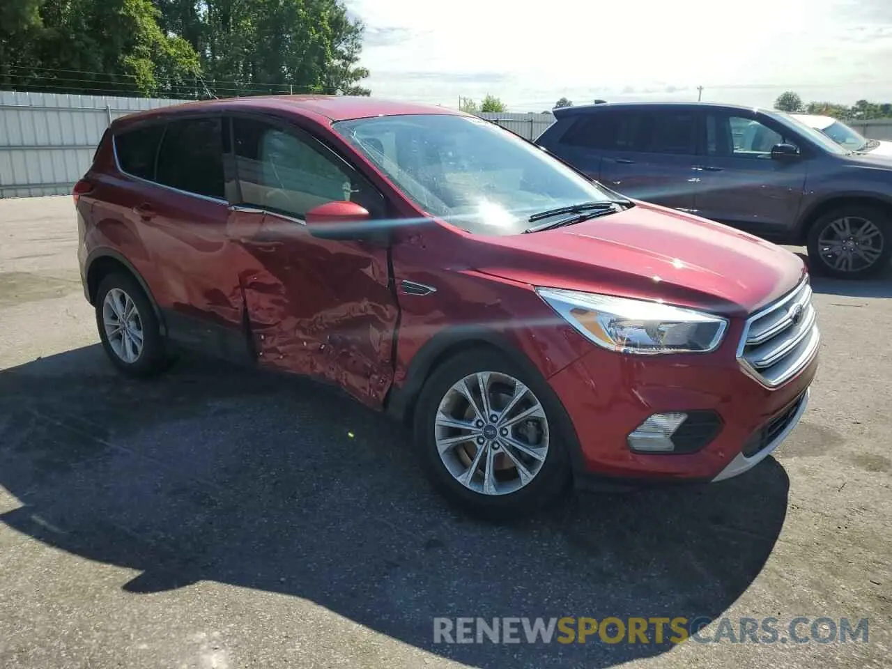 4 Photograph of a damaged car 1FMCU0GD5KUC19442 FORD ESCAPE 2019