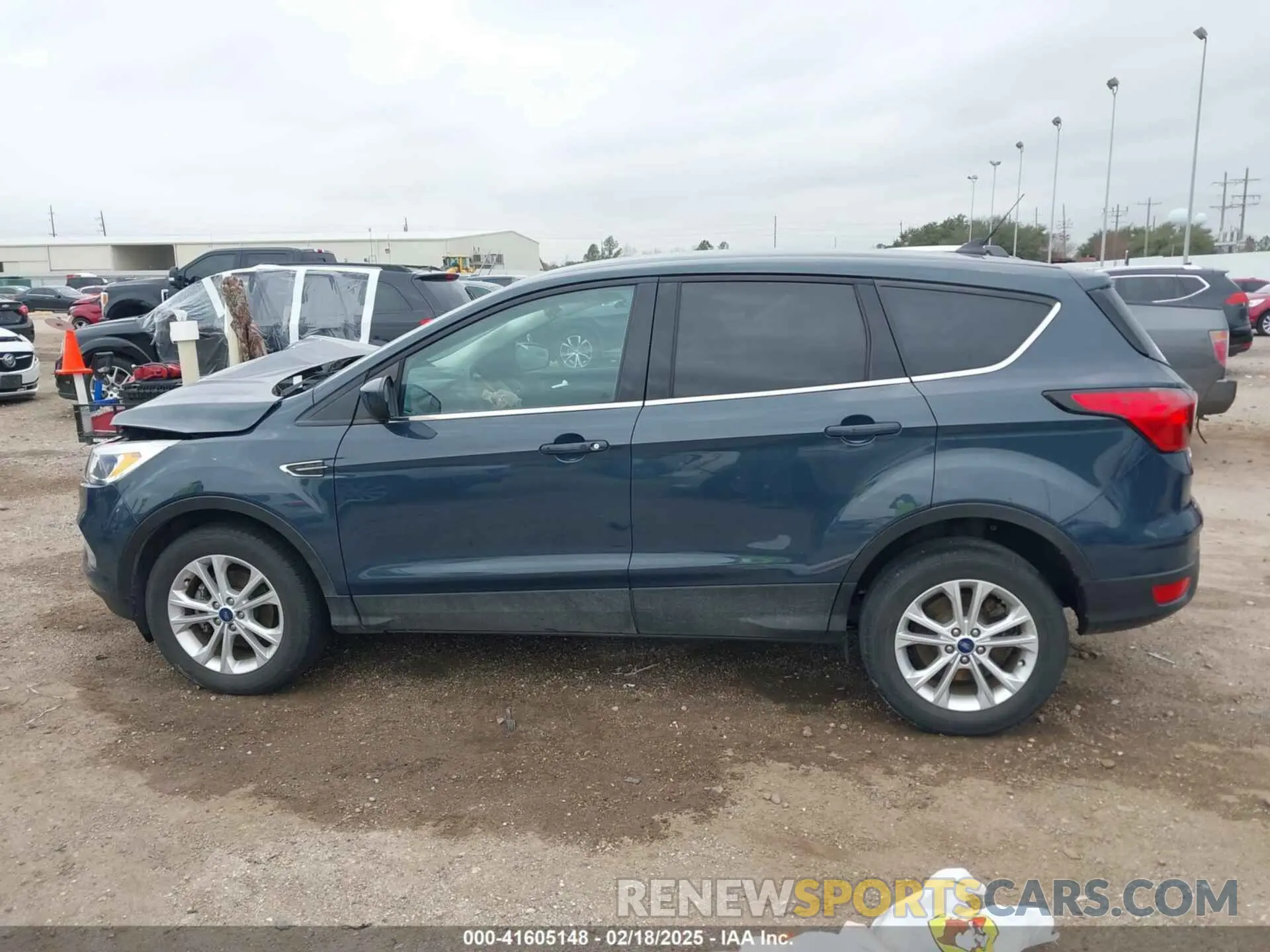 14 Photograph of a damaged car 1FMCU0GD5KUC19814 FORD ESCAPE 2019