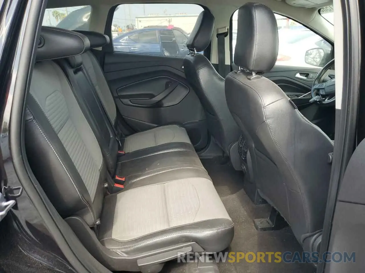 11 Photograph of a damaged car 1FMCU0GD5KUC20168 FORD ESCAPE 2019