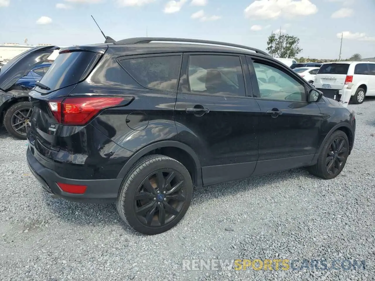 3 Photograph of a damaged car 1FMCU0GD5KUC20168 FORD ESCAPE 2019