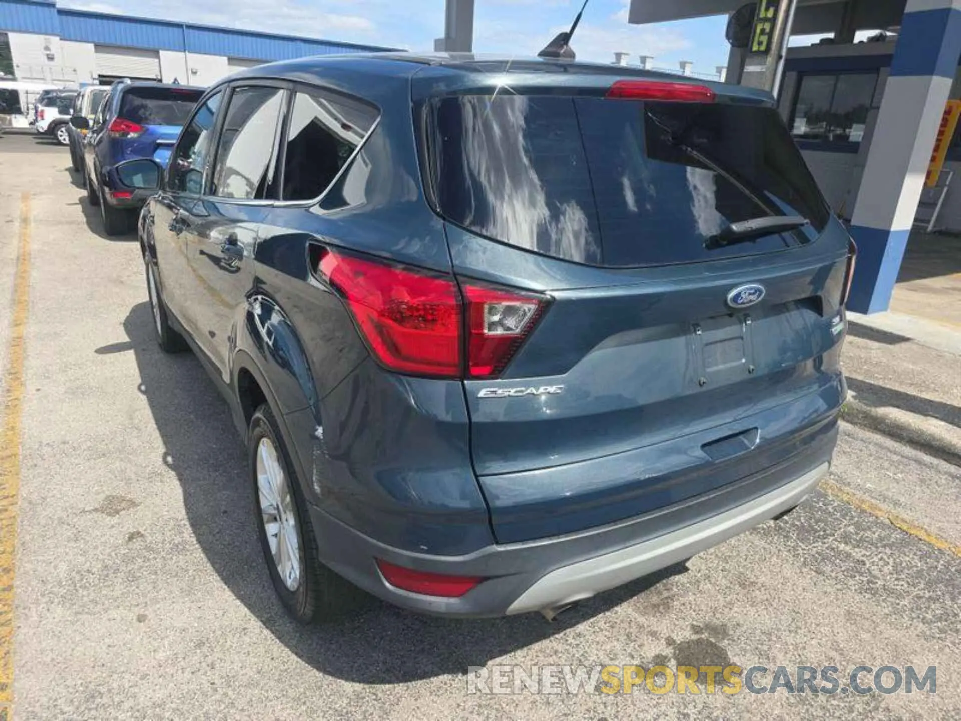 15 Photograph of a damaged car 1FMCU0GD5KUC46625 FORD ESCAPE 2019