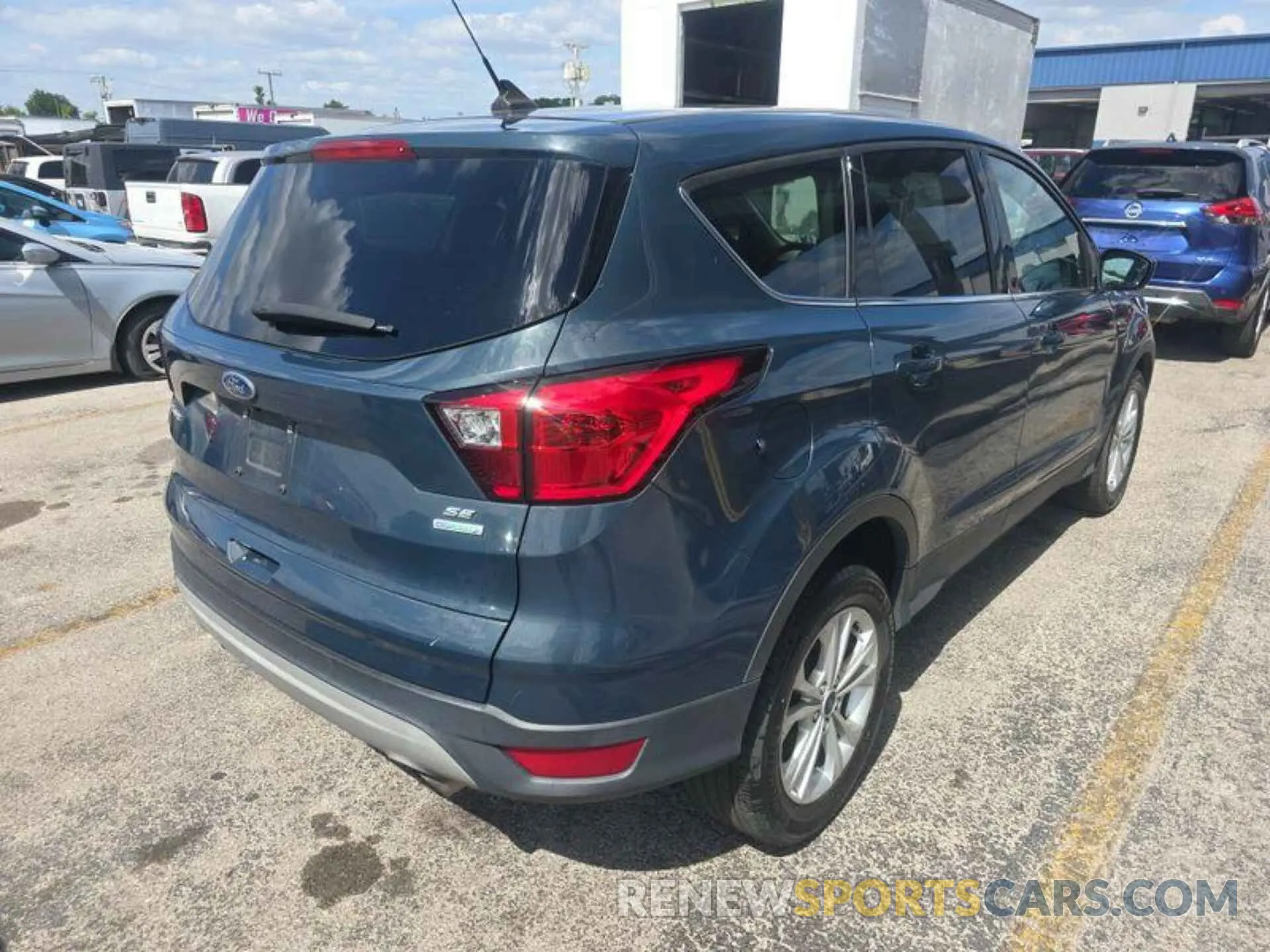 19 Photograph of a damaged car 1FMCU0GD5KUC46625 FORD ESCAPE 2019