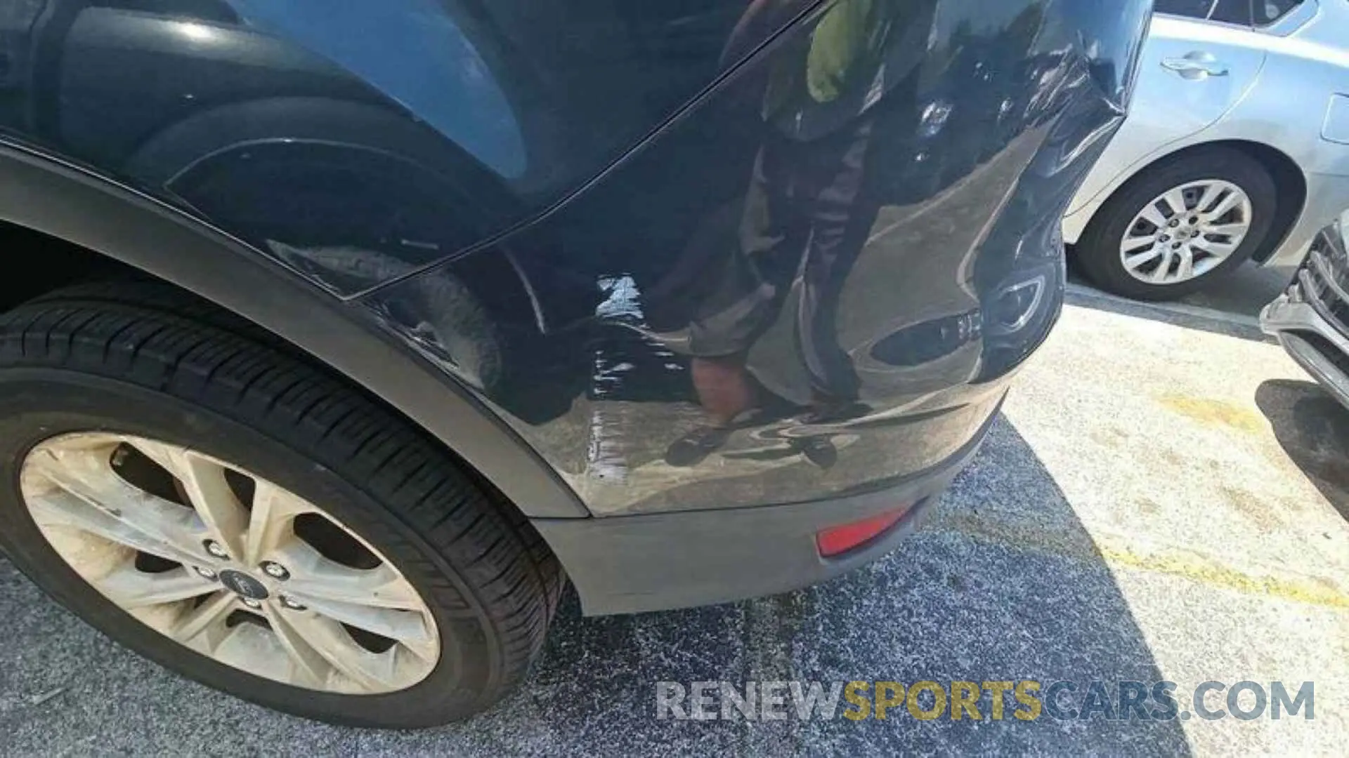 2 Photograph of a damaged car 1FMCU0GD5KUC46625 FORD ESCAPE 2019