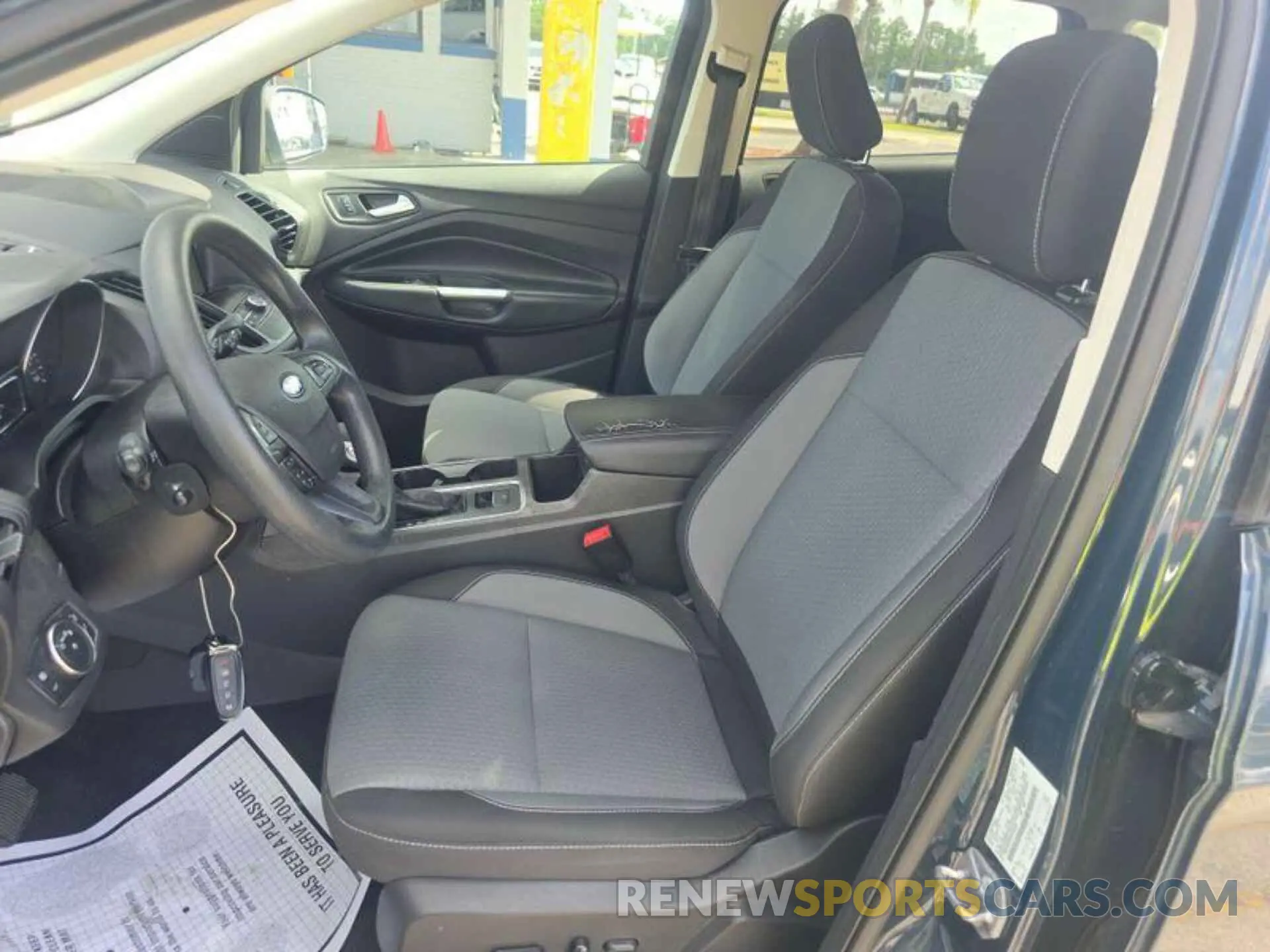 6 Photograph of a damaged car 1FMCU0GD5KUC46625 FORD ESCAPE 2019