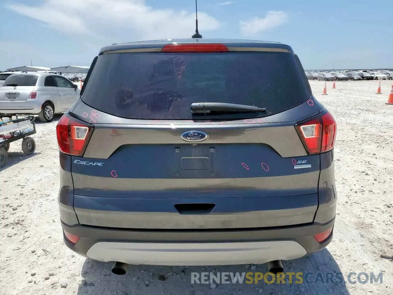 6 Photograph of a damaged car 1FMCU0GD6KUA04863 FORD ESCAPE 2019