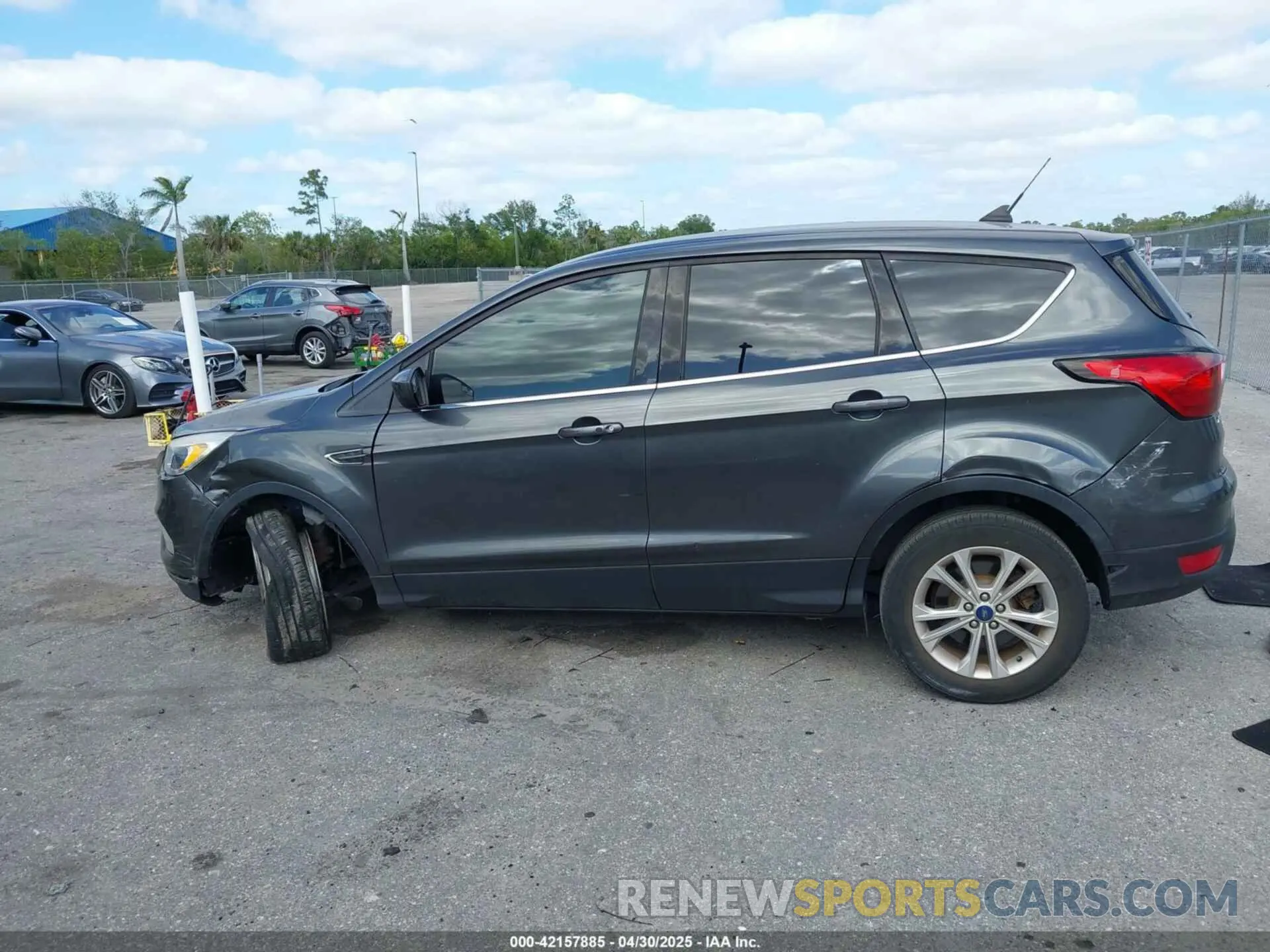 14 Photograph of a damaged car 1FMCU0GD6KUA30251 FORD ESCAPE 2019