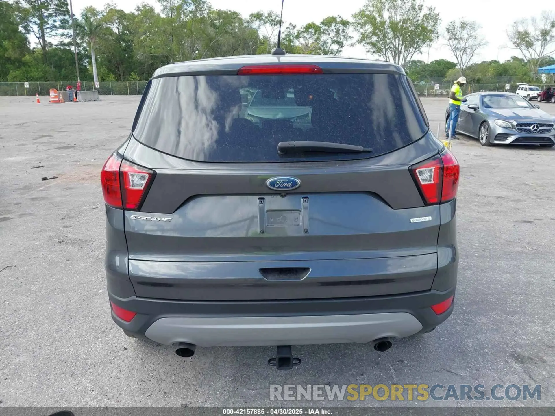 16 Photograph of a damaged car 1FMCU0GD6KUA30251 FORD ESCAPE 2019