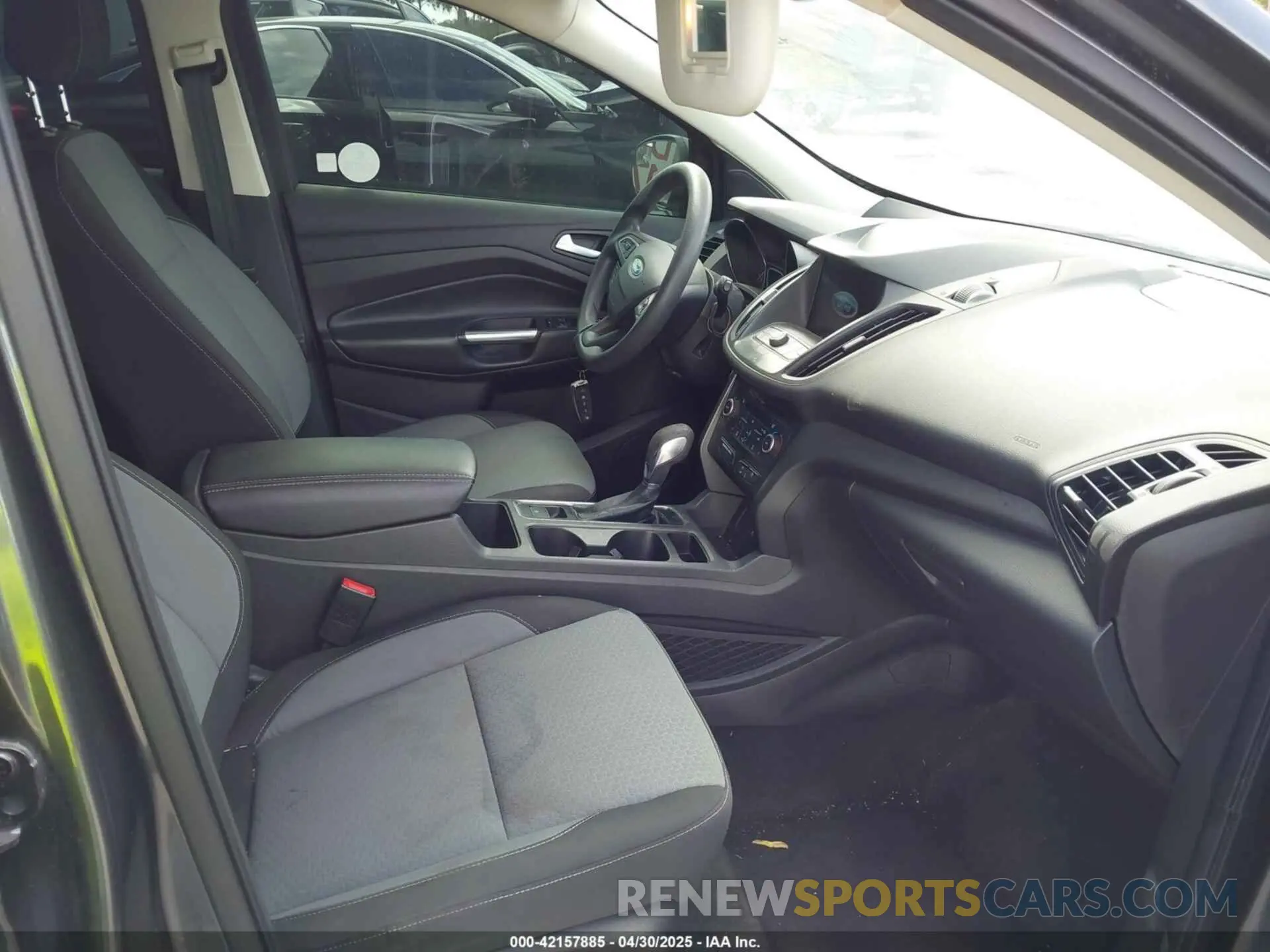 5 Photograph of a damaged car 1FMCU0GD6KUA30251 FORD ESCAPE 2019