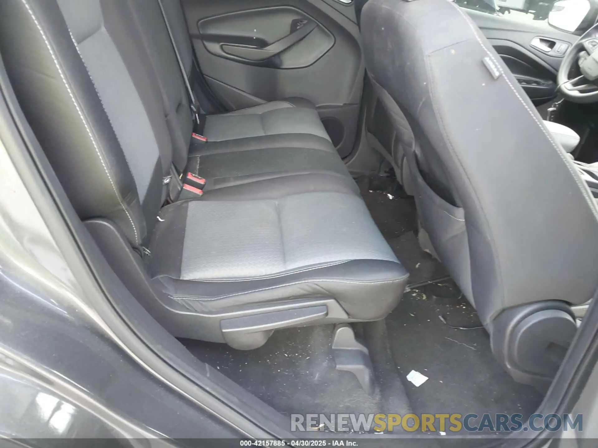 8 Photograph of a damaged car 1FMCU0GD6KUA30251 FORD ESCAPE 2019