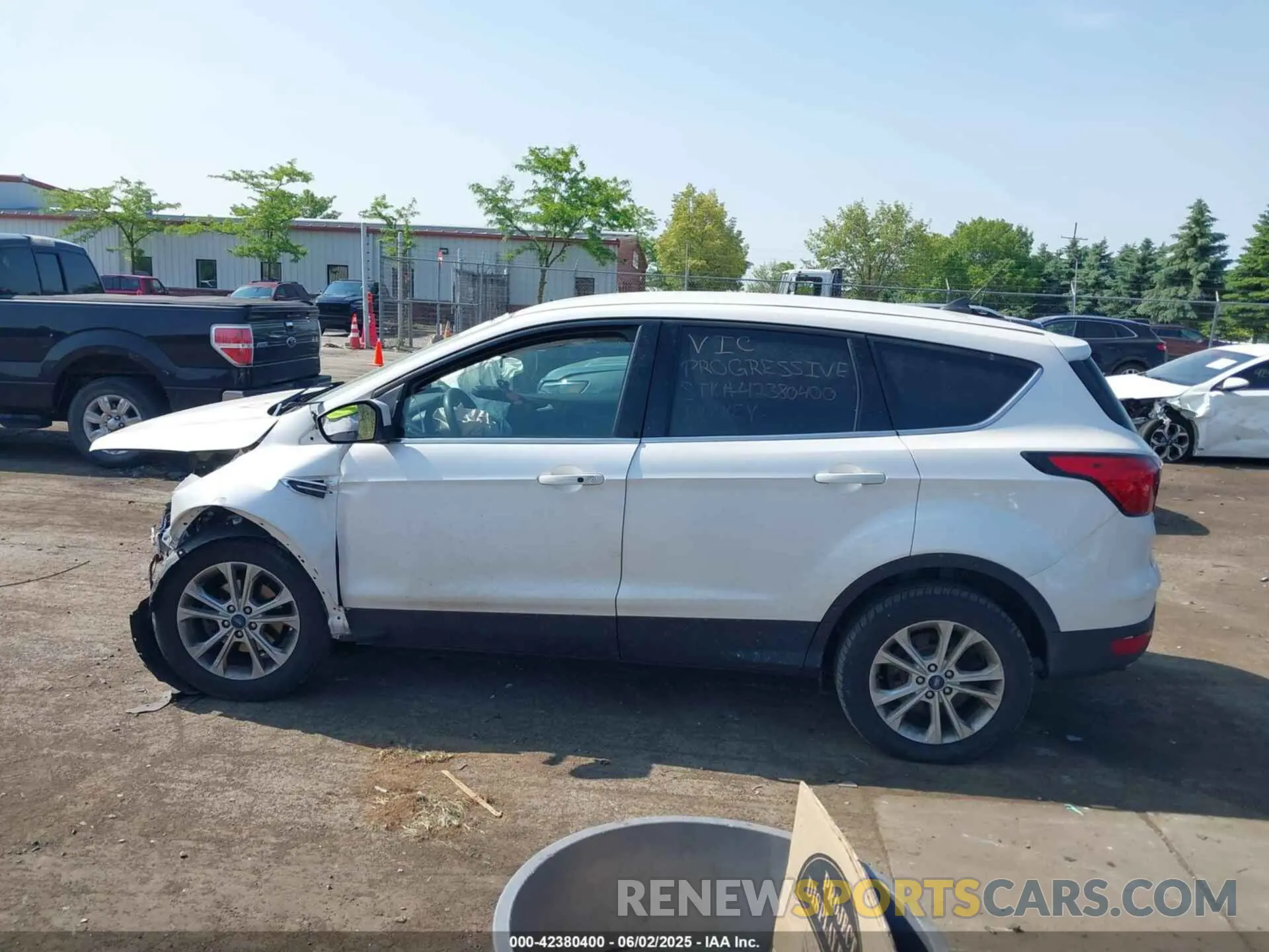 14 Photograph of a damaged car 1FMCU0GD6KUA40116 FORD ESCAPE 2019