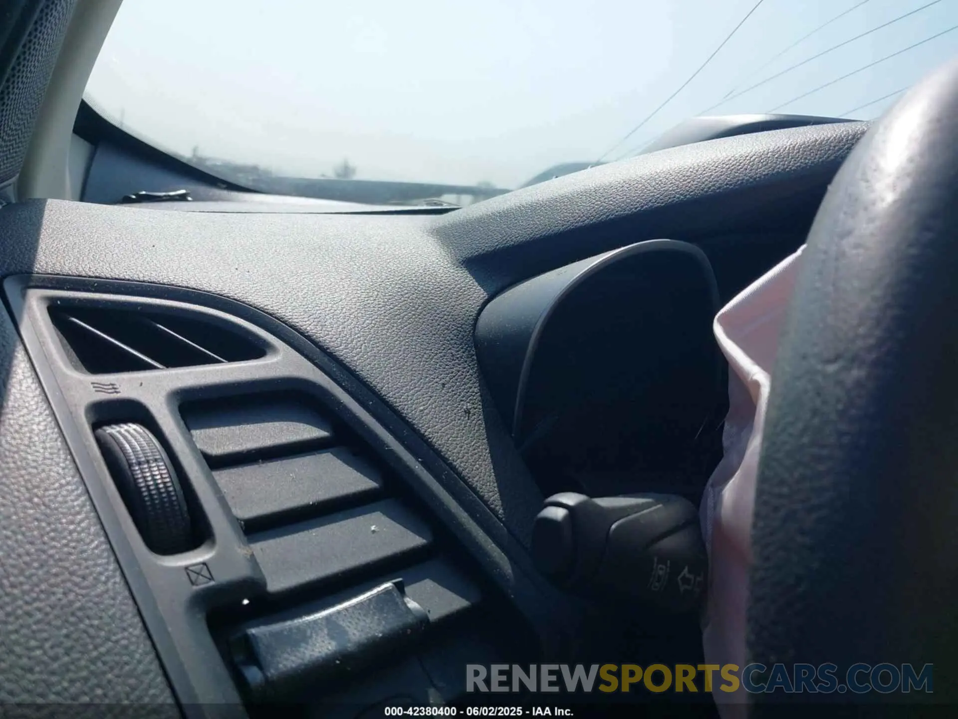 15 Photograph of a damaged car 1FMCU0GD6KUA40116 FORD ESCAPE 2019