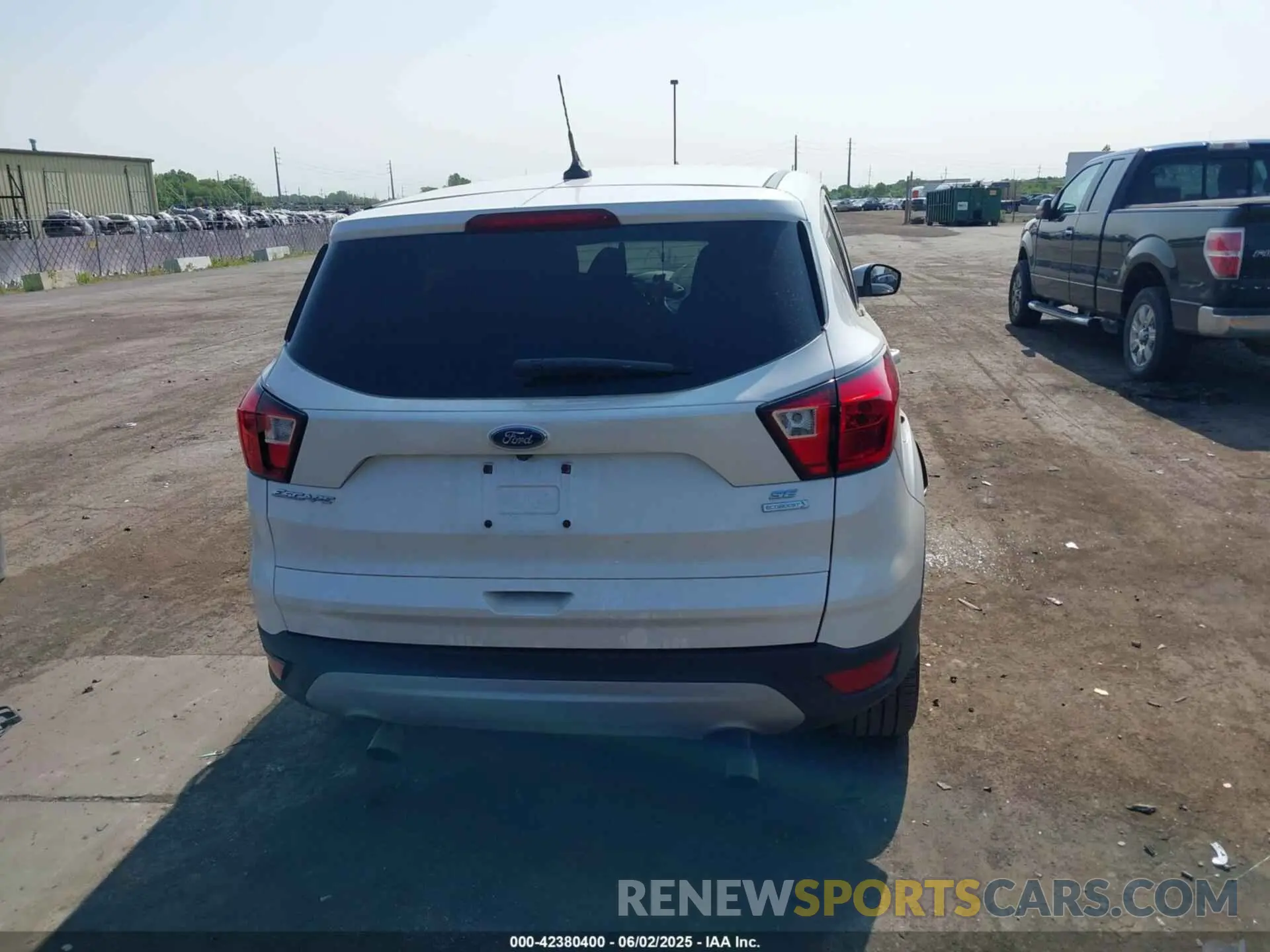 16 Photograph of a damaged car 1FMCU0GD6KUA40116 FORD ESCAPE 2019