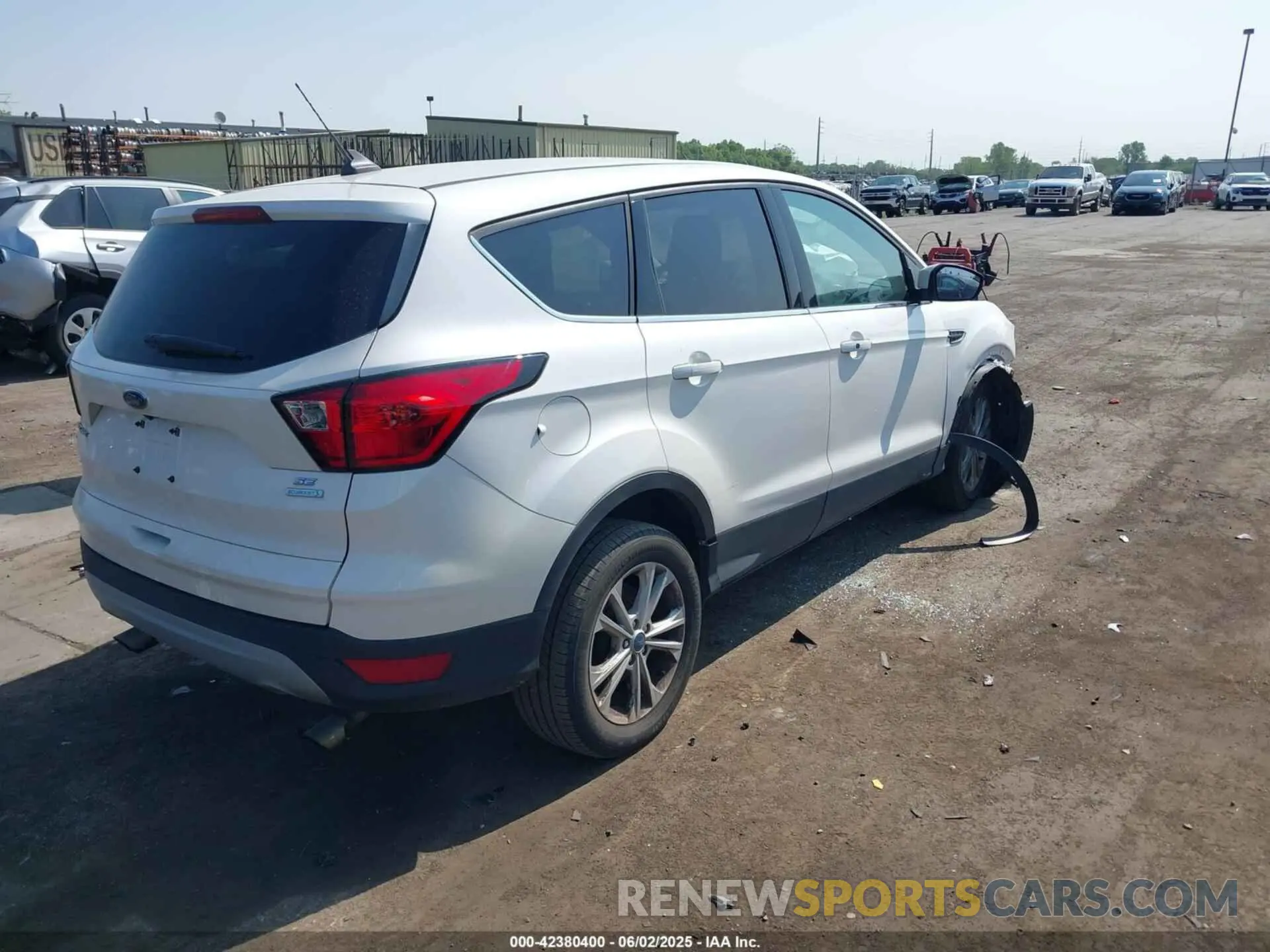 4 Photograph of a damaged car 1FMCU0GD6KUA40116 FORD ESCAPE 2019