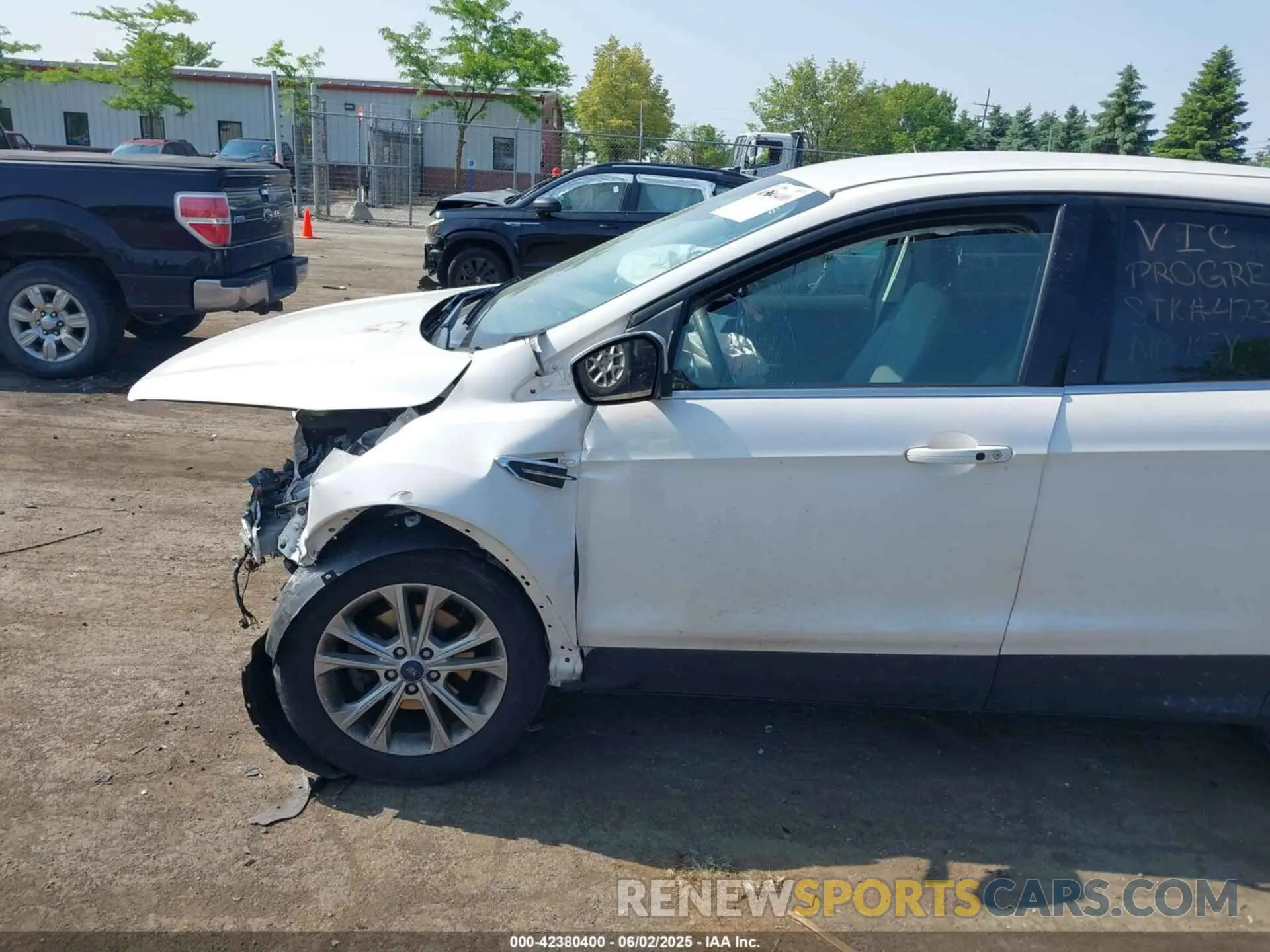 6 Photograph of a damaged car 1FMCU0GD6KUA40116 FORD ESCAPE 2019