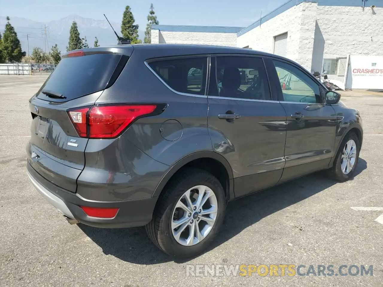 3 Photograph of a damaged car 1FMCU0GD6KUB04865 FORD ESCAPE 2019