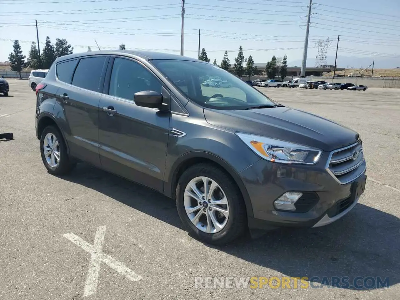 4 Photograph of a damaged car 1FMCU0GD6KUB04865 FORD ESCAPE 2019