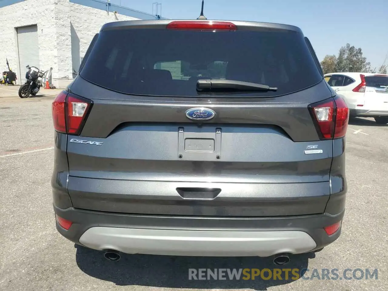 6 Photograph of a damaged car 1FMCU0GD6KUB04865 FORD ESCAPE 2019