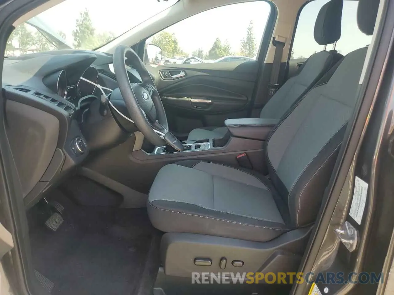 7 Photograph of a damaged car 1FMCU0GD6KUB04865 FORD ESCAPE 2019