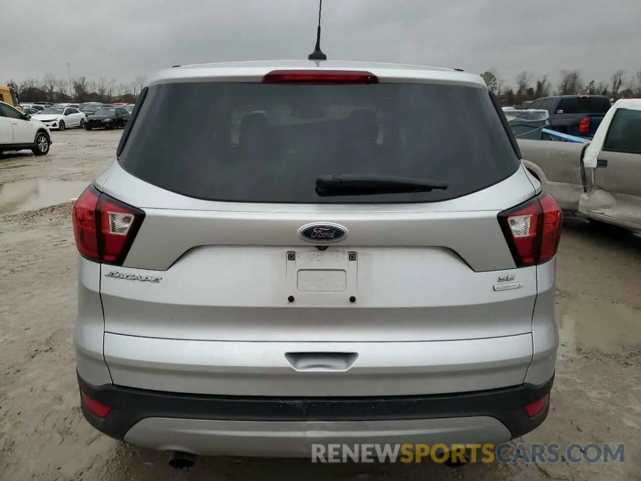 6 Photograph of a damaged car 1FMCU0GD6KUB10830 FORD ESCAPE 2019