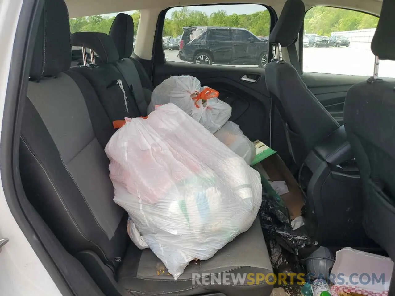 11 Photograph of a damaged car 1FMCU0GD6KUB46341 FORD ESCAPE 2019