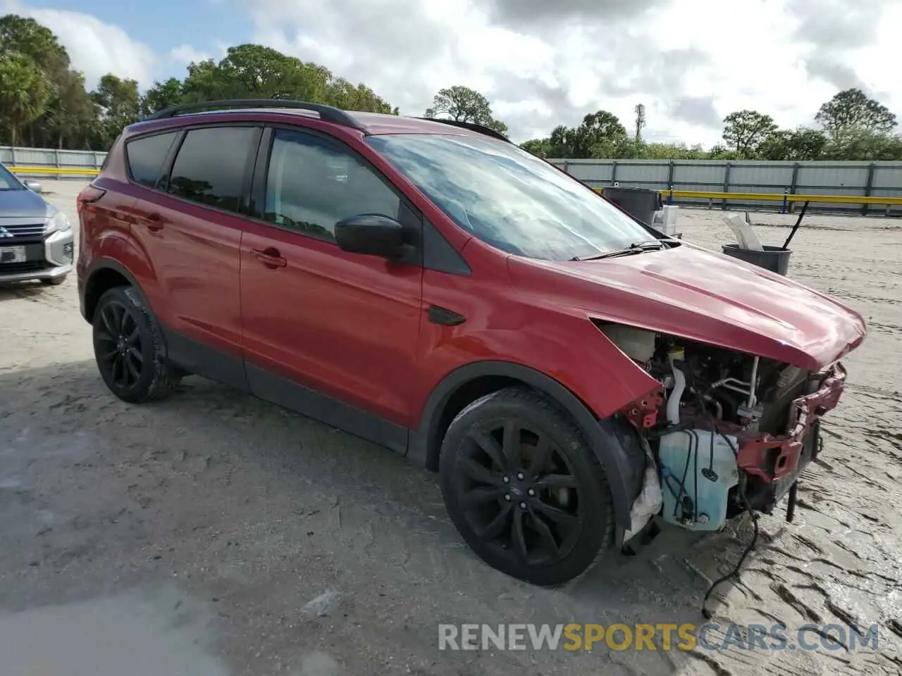 4 Photograph of a damaged car 1FMCU0GD6KUB48302 FORD ESCAPE 2019