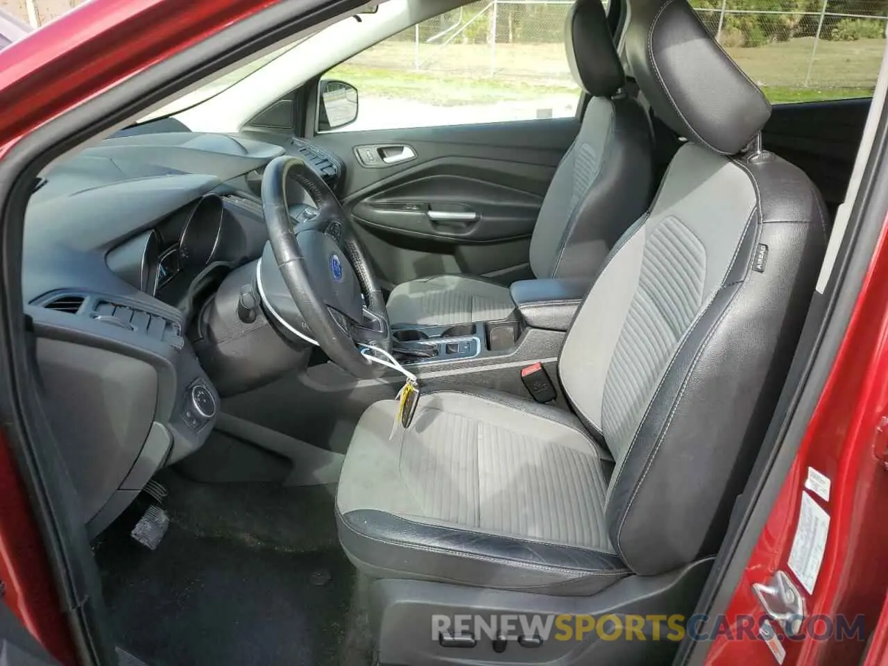 7 Photograph of a damaged car 1FMCU0GD6KUB48302 FORD ESCAPE 2019