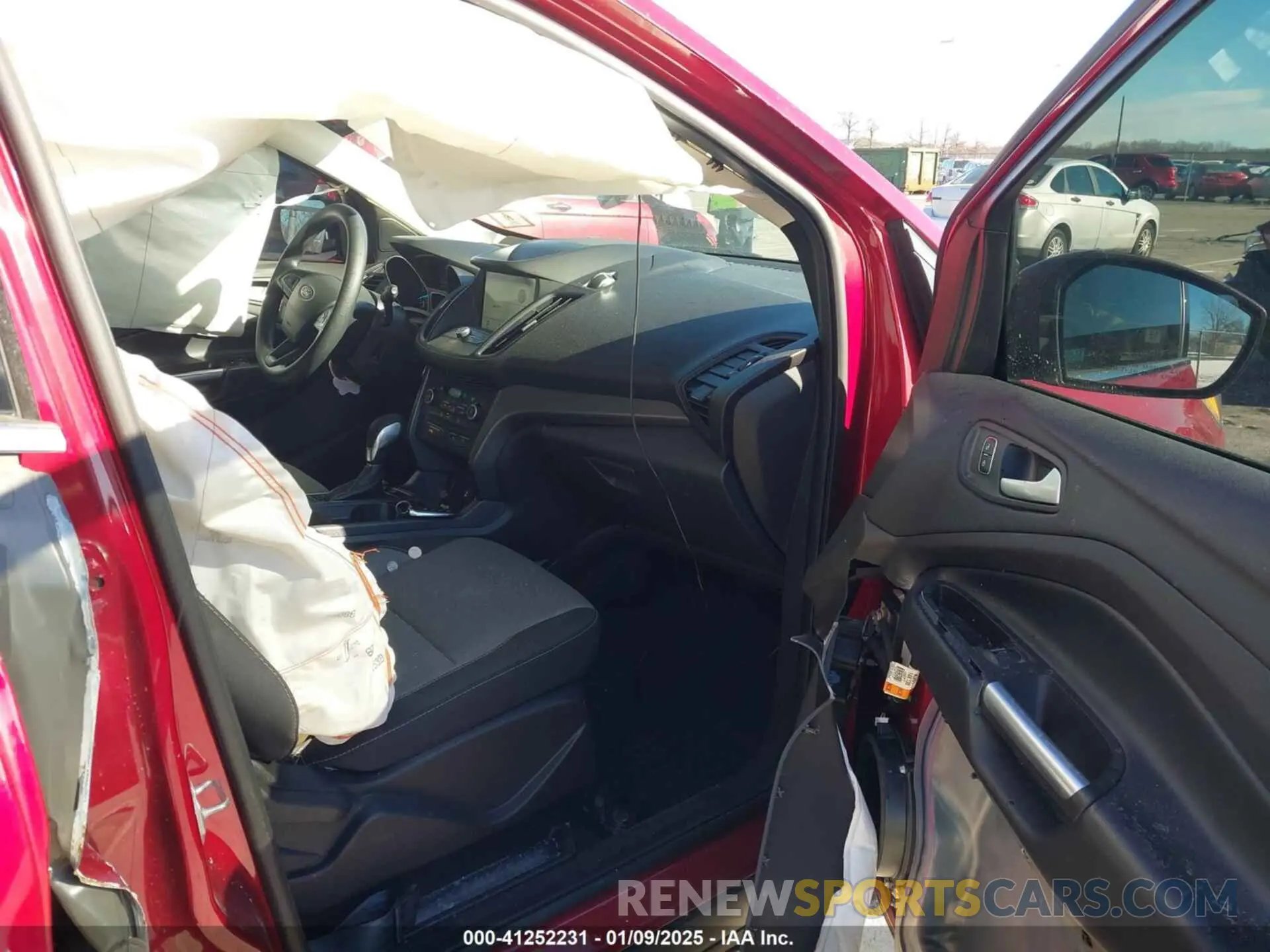 5 Photograph of a damaged car 1FMCU0GD6KUB63821 FORD ESCAPE 2019