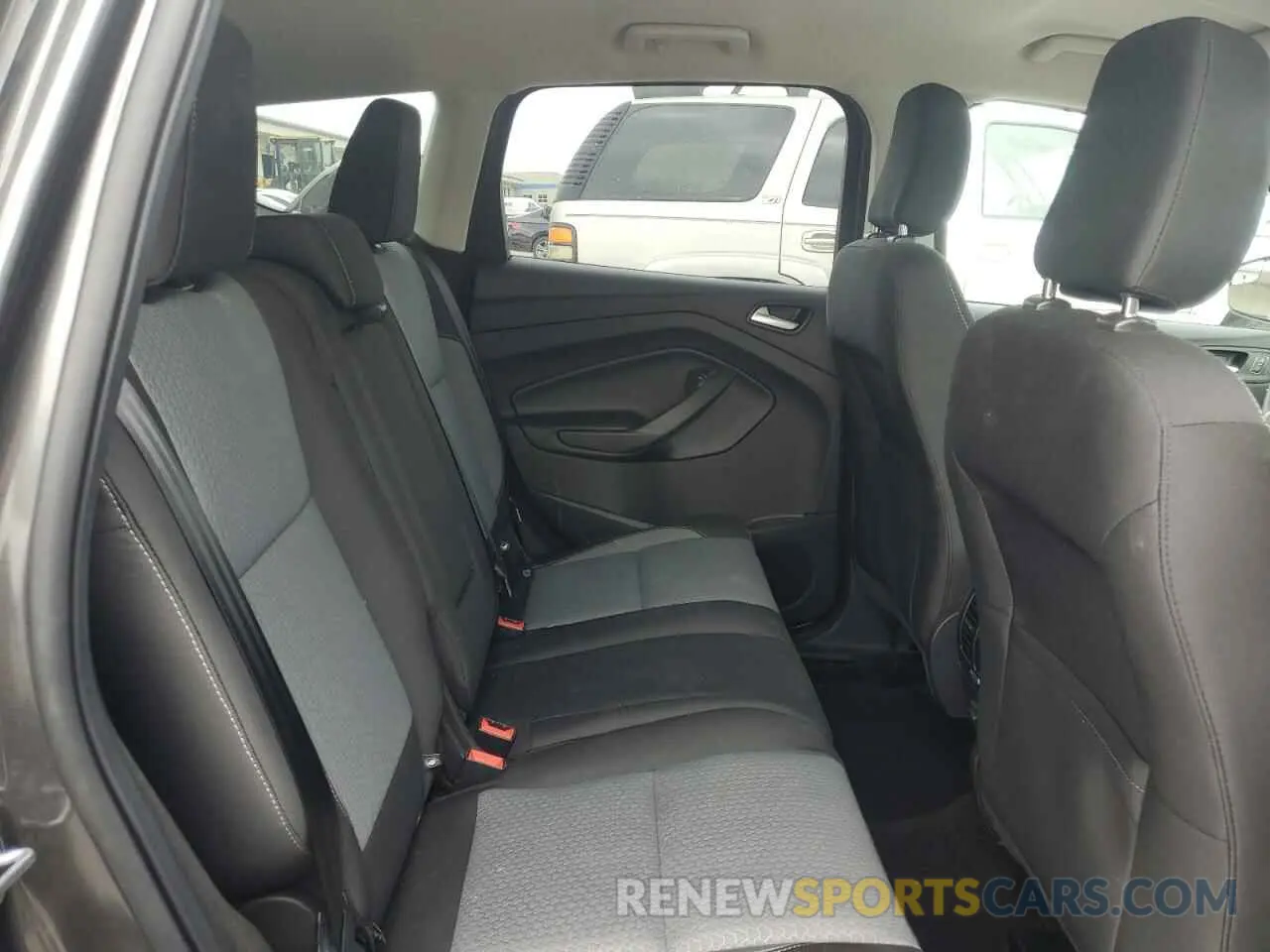 11 Photograph of a damaged car 1FMCU0GD6KUB85270 FORD ESCAPE 2019