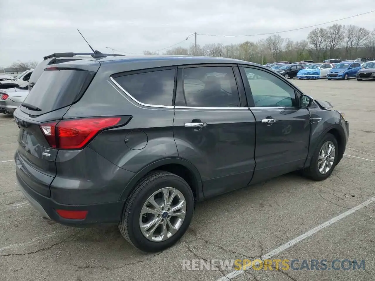3 Photograph of a damaged car 1FMCU0GD6KUB85270 FORD ESCAPE 2019