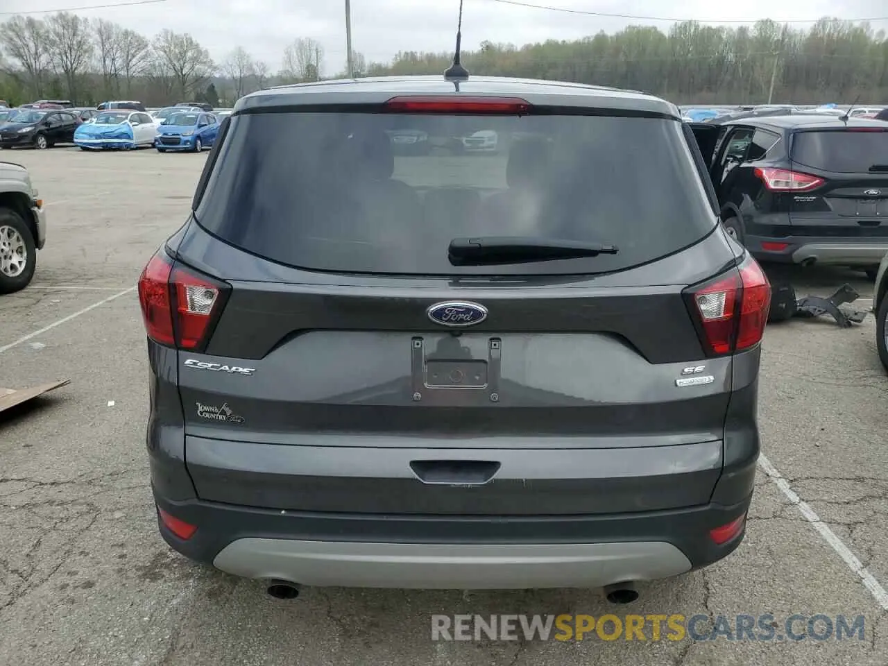 6 Photograph of a damaged car 1FMCU0GD6KUB85270 FORD ESCAPE 2019