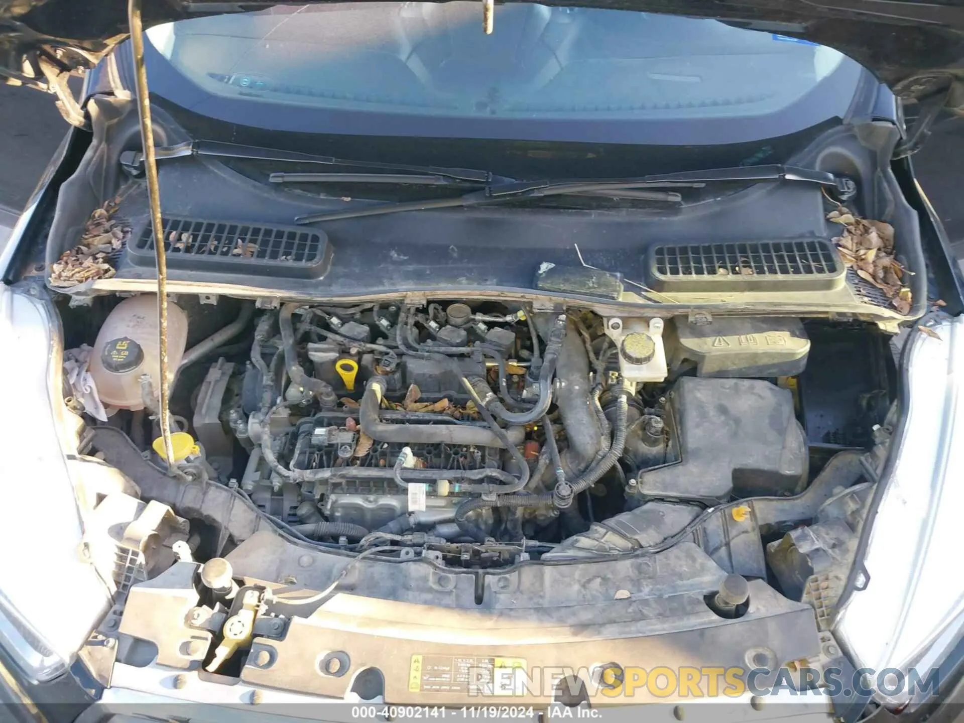 10 Photograph of a damaged car 1FMCU0GD6KUC52417 FORD ESCAPE 2019