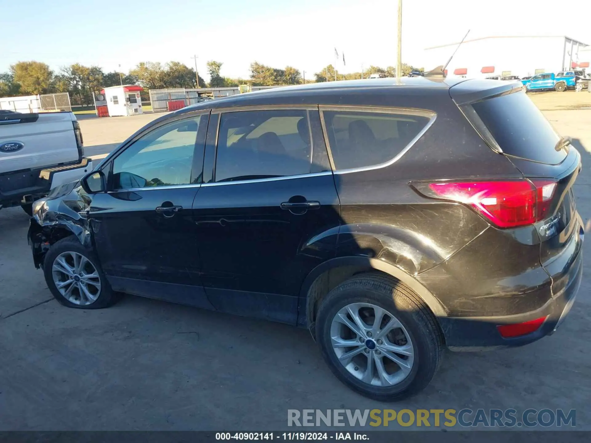 13 Photograph of a damaged car 1FMCU0GD6KUC52417 FORD ESCAPE 2019