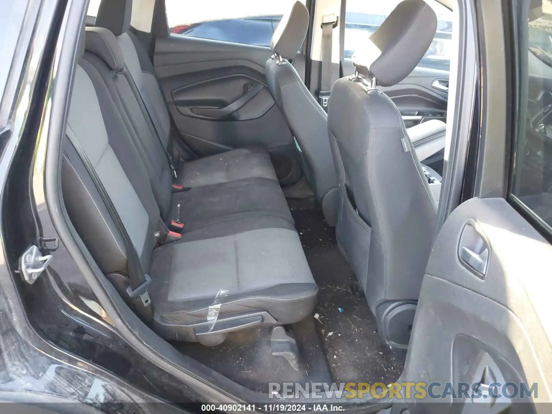 8 Photograph of a damaged car 1FMCU0GD6KUC52417 FORD ESCAPE 2019