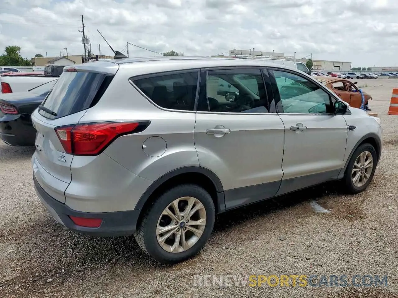 3 Photograph of a damaged car 1FMCU0GD7KUA26838 FORD ESCAPE 2019