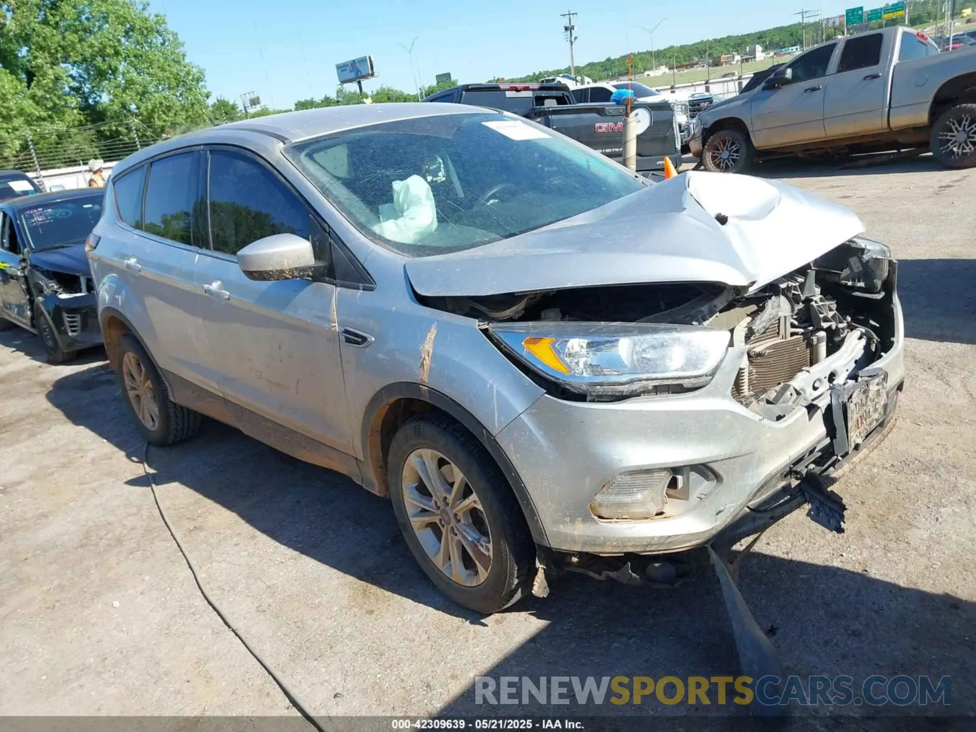 1 Photograph of a damaged car 1FMCU0GD7KUA41209 FORD ESCAPE 2019